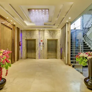 Super Townhouse Oak C Pearls Hotel Delhi (National Capital Territory of India)